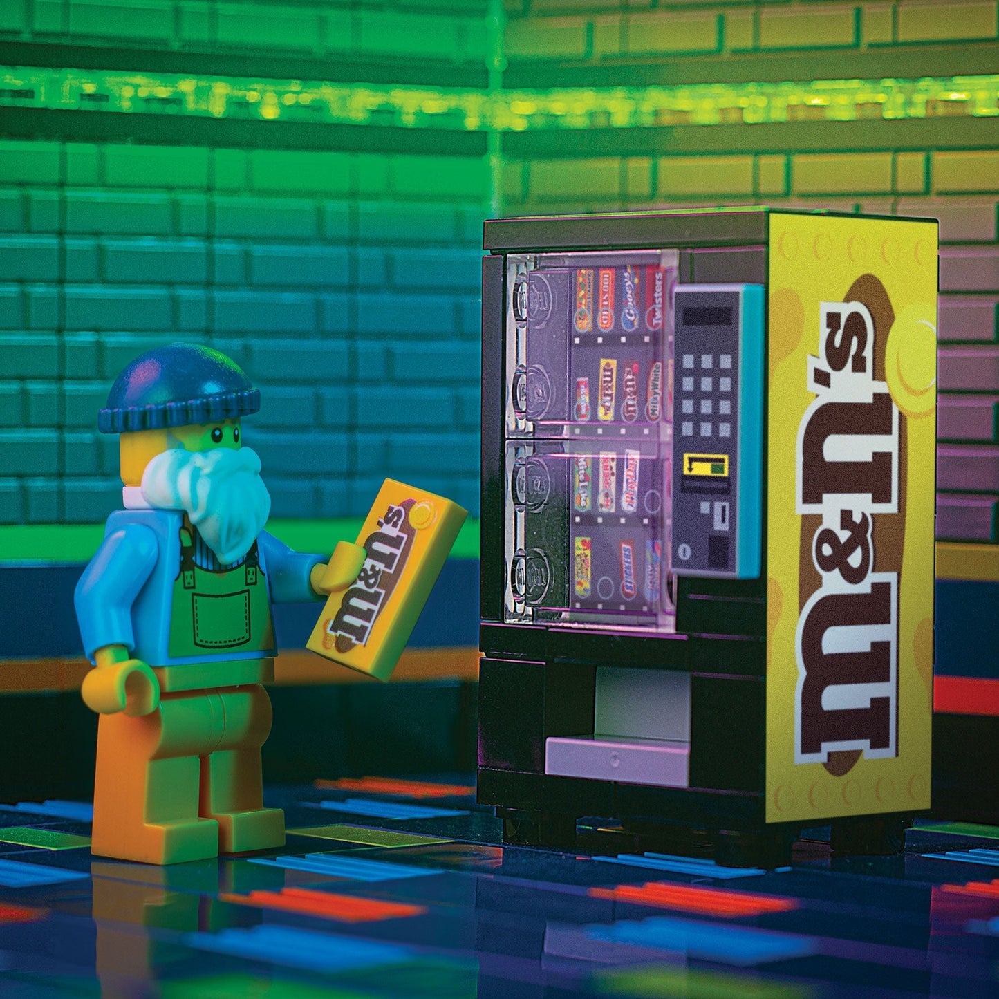 M&Ns (Peanut) Candy Vending Machine made using LEGO parts - B3 Customs